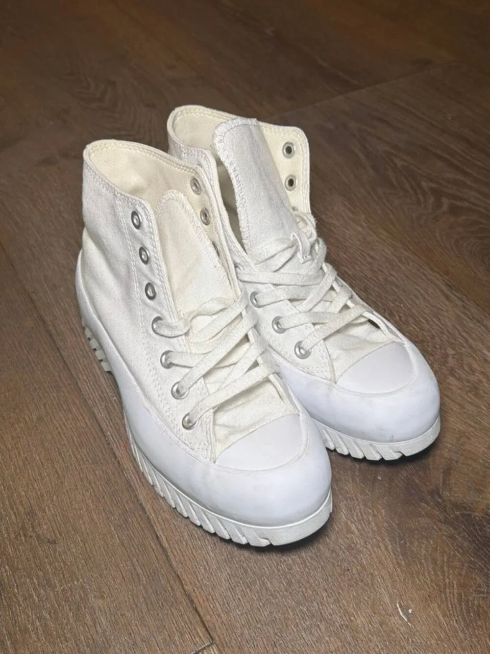 High-Top Sneakers Womens Size 7 - Barely Worn - Picture 8 of 8